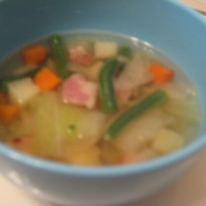 ソーセージ、初めてスープに入れました！お野菜たっぷりで♪
子供がおかわりしてくれましたー！